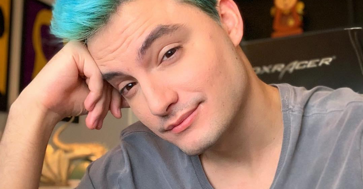 Felipe Neto irá distribuir 14 mil livros com temática LGBTQ+ na Bienal do Livro