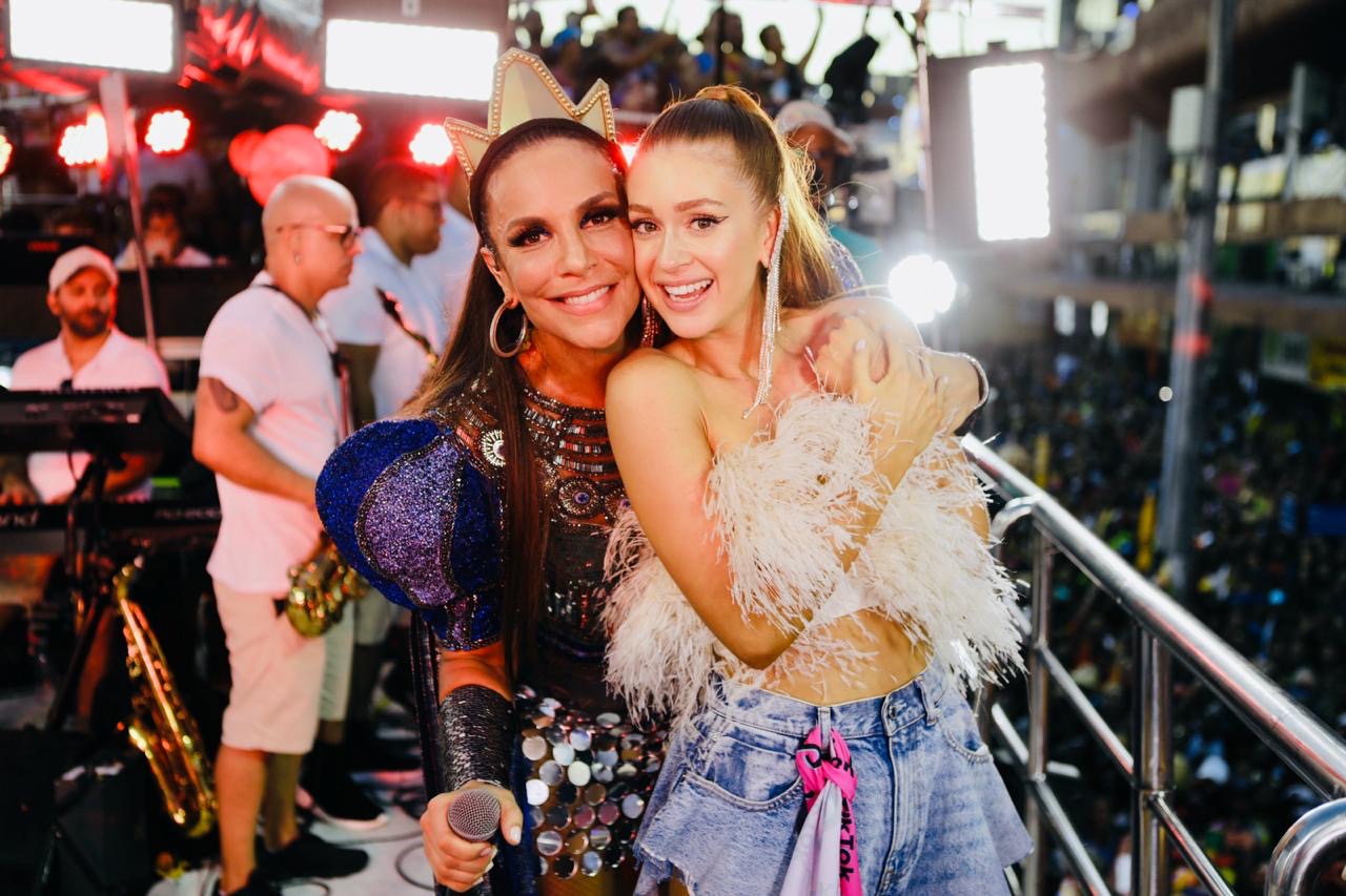 CarnaVip 2020 | Com look inspirado em Clash Royale, Ivete Sangalo puxa Bloco da Coruja em Salvador