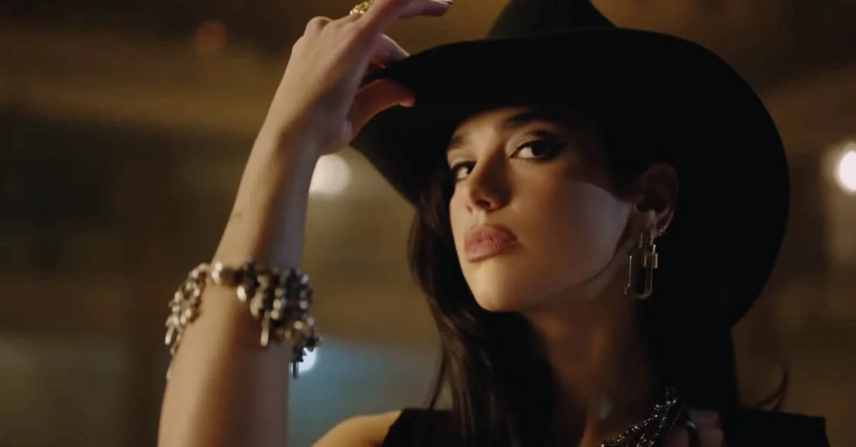 Dua Lipa lança videoclipe para a faixa “Love Again”; assista!